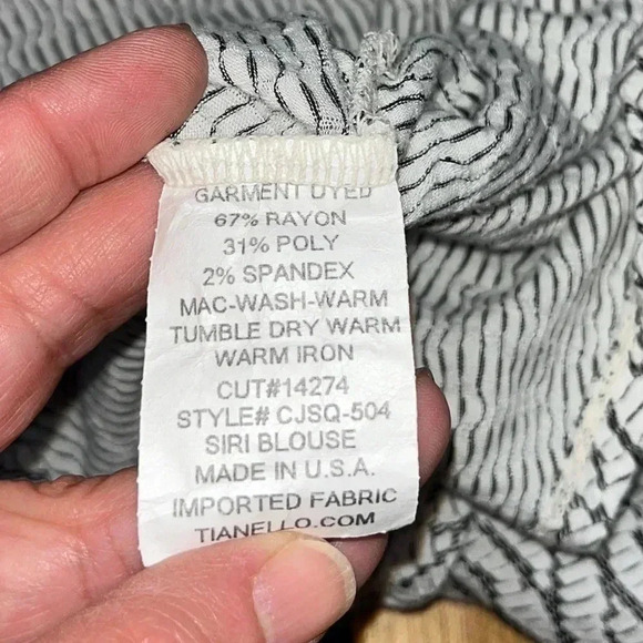 Tianello Cowl neck, shark bite hem, long sleeve tunic with long lines - Picture 8 of 8